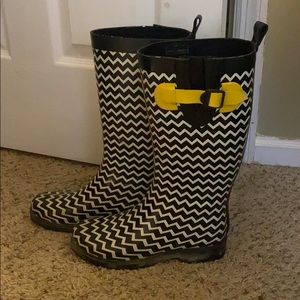 Black and white zig zag rain boots yellow stripe